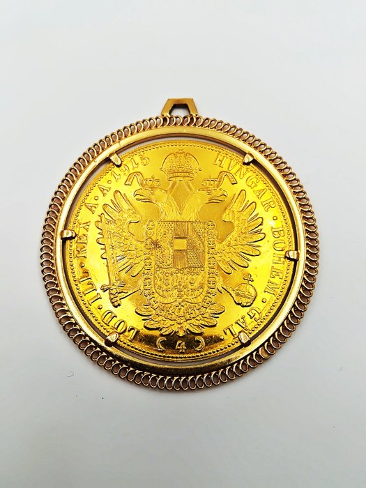 18 kt yellow gold pendant with a 4 Ducat coin from Austria, 1915, diameter 5.00 cm, total weight   19.98 g