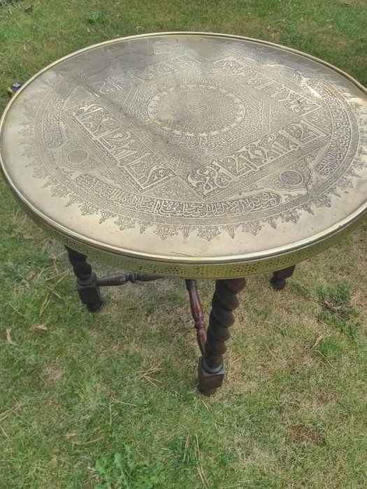 Made by Kinco table England - Oriental round folding brass toped table with oak barley twist legs - with copper label underneath - 1st half 20th Centruy