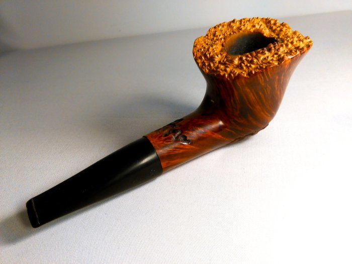 Vieille Bruyers Courrieu Cogolin handcrafted briar pipe - France, 20th century