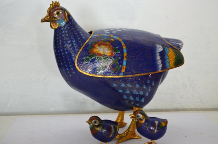 Cloisonne chicken with 2 chicks - China - 2nd half 20th - Catawiki