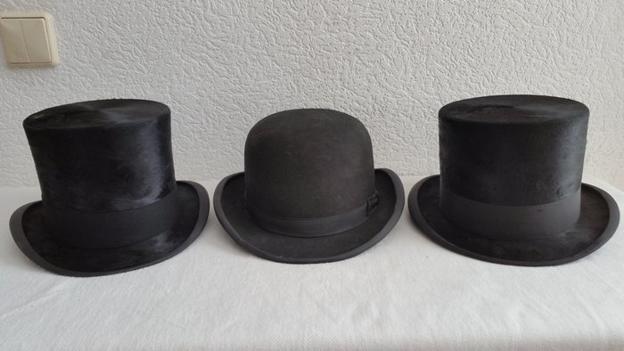 A. Casse en Grandprix - twee hoge hoeden en één bol hoed - Vintage