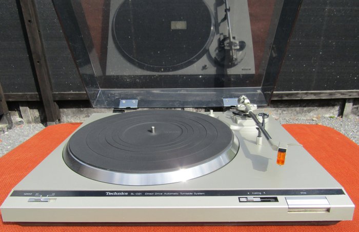 Technics SL-D21 record player