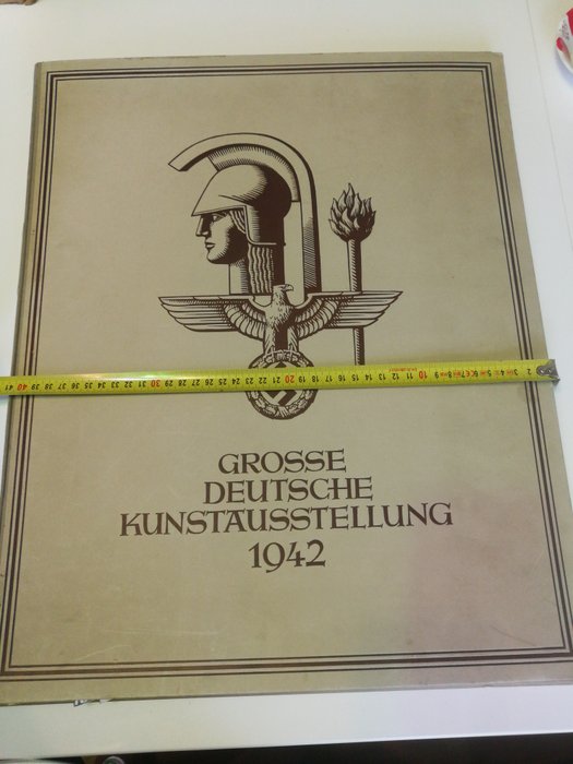 ‘Große deutsche Kunstausstellung 1942’ with 17 art pictures of the Wehrmacht und one picture from the war year 1940