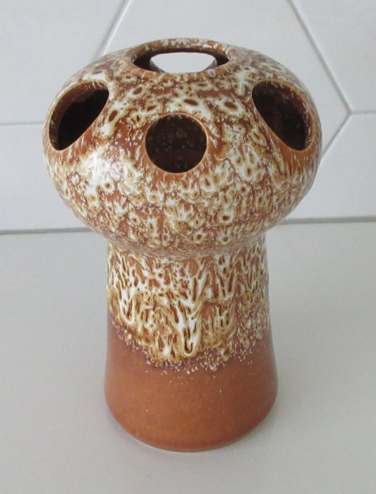 Bay West Germany - UFO mushroom vase model 96 20