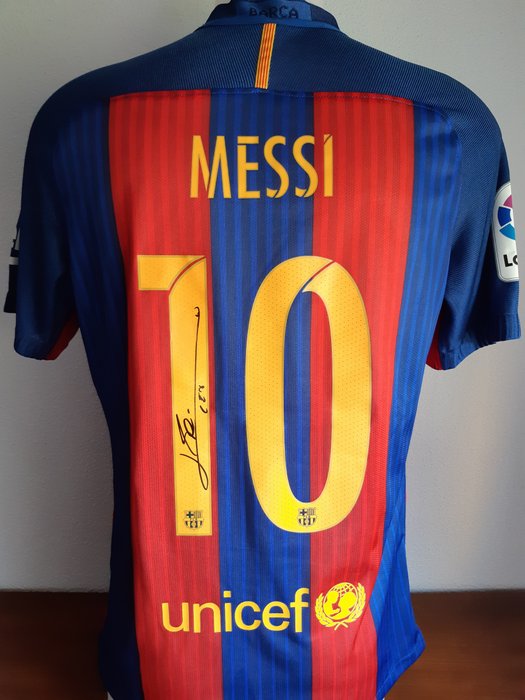 Lionel Messi Shirt Barcelona Autograph + Photo proof + COA (certificate of authenticity)