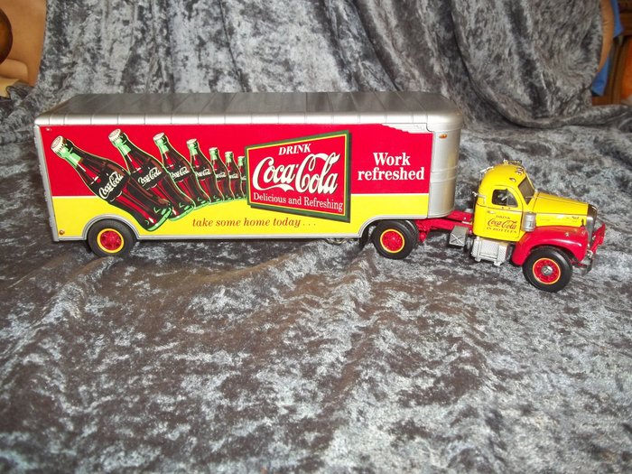 Franklin Mint - 1:43 - Coca Cola Mack truck plus oplegger - Licensed by the Coca Cola Company - zeer goede staat.