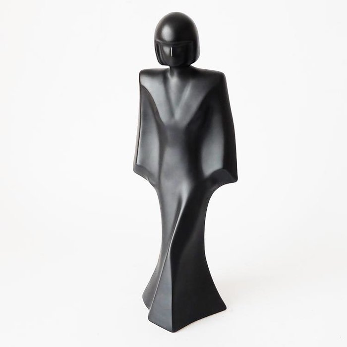 Yvonne Niessen for Flora - black glazed sculpture of a woman