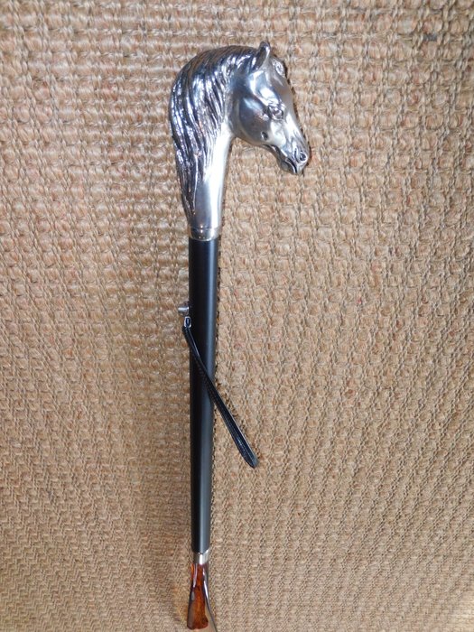 Decorative shoe horn with a horse head 