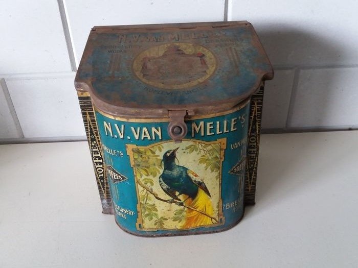 13 old tins - including a rare N.V. van Melle tin, van Nelle coffee tin, fabeltjeskrant etc.