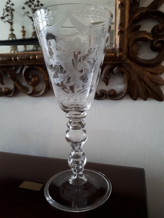 Glass goblet engraved with coat of arms of Holland, second half 18th century