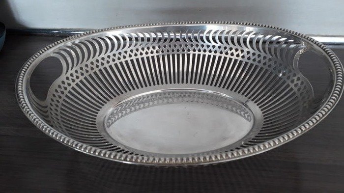 Silver plated bread basket Keltum with crown