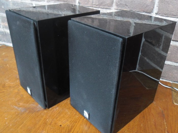 Audio pro, Image 11, speakers with beautiful high gloss Cabinet finish
