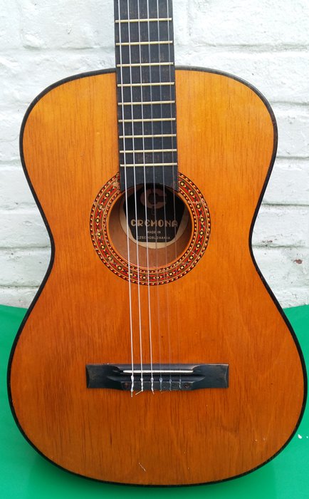 CREMONA classic parlor guitar from the 70s + old cover