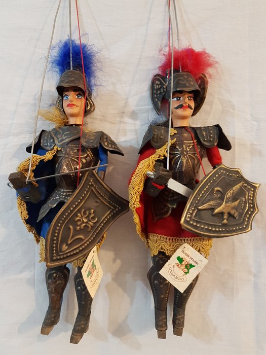 Paladini Siciliani coppie di pupi - Pupi siciliani marionette - Viso di ceramica e armatura metallica - Astratto