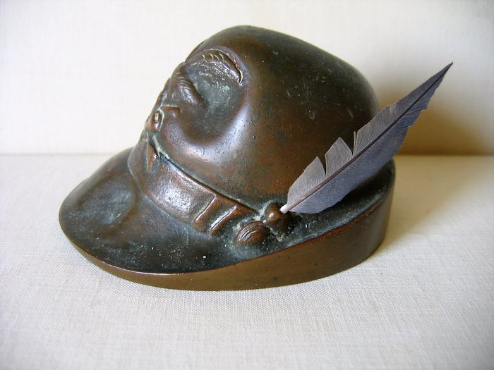 WWW, Alpine troops, bronze model of an Alpine hat complete with authentic vintage feather, used as a paperweight
