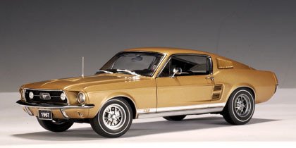 Autoart - 1:18 - Ford Mustang GT390 1967 - Cor ouro