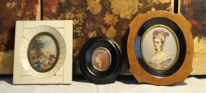 Hand painted miniatures signed in the early 1900s - Ivory