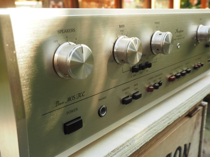 Accuphase E-203 integrated amplifier