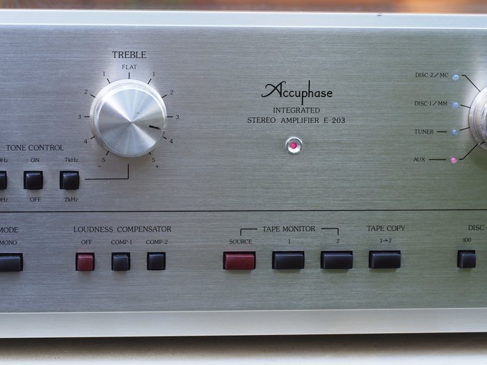 Accuphase E-203 integrated amplifier High-End vintage from 1981