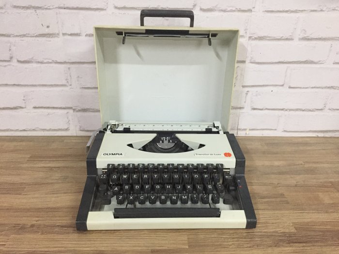 Olympia Traveller de Luxe typewriter, 1970s