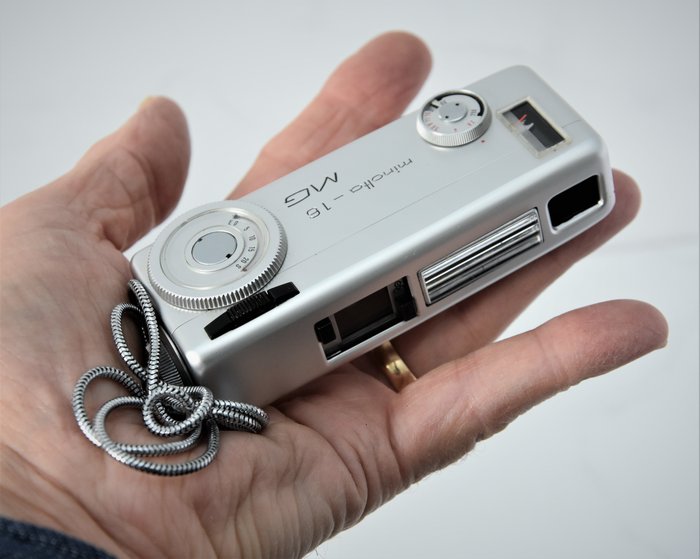 1966   MINOLTA  '16-MG'  16mm Sub-miniature Camera.