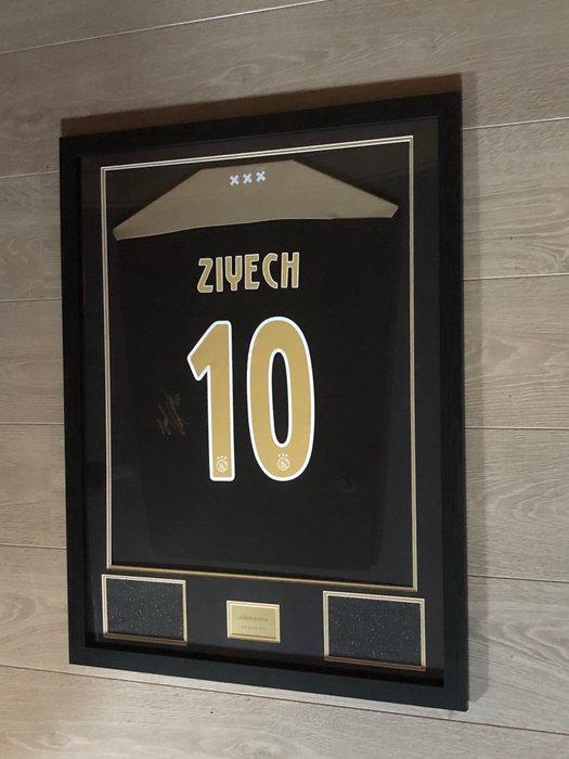 Hakim Ziyech signed and framed AFC Ajax Amsterdam away shirt 2018-2019 with photo of the moment of signing and COA