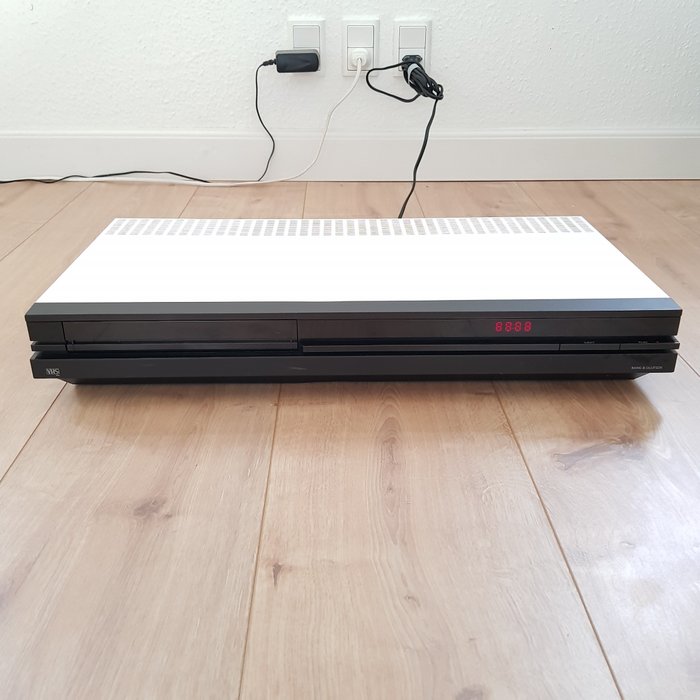 Bang and Olufsen BeoCord VX7000 VHS VCR Recorder/Player - White Edition - Danish Quality