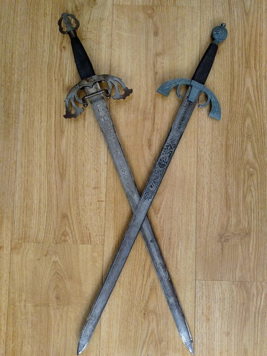 Toledo - Ein Paar Toledo zwaarden. - Stahl - Mittelalterlicher Stil
