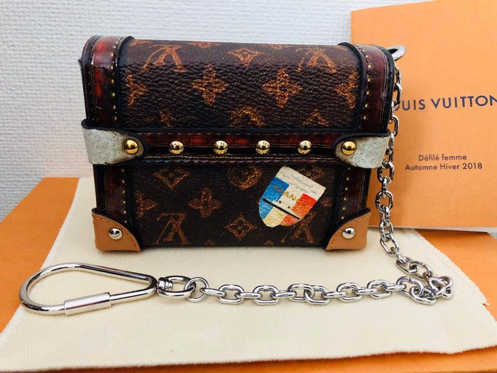 Louis Vuitton - Essential Trunk Handbag - Catawiki