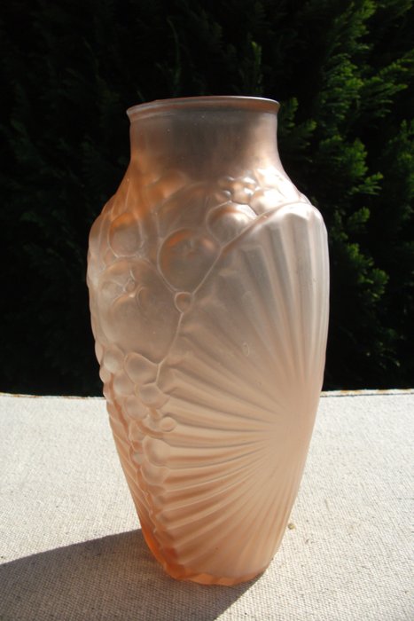 Souchon - Neuvesel - Art Deco vase made of pink glass