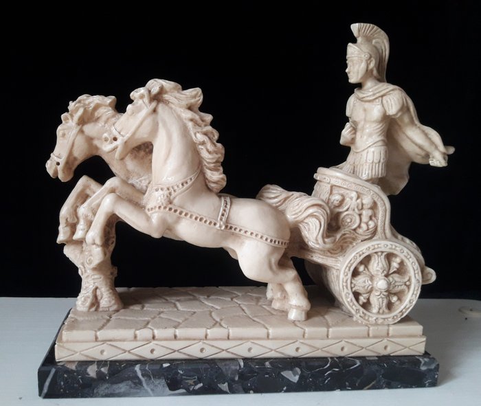 Scultura del maestro Lorenzo Toni - XX secolo Italia " Gladiatore romano che corre su biga incitando i suoi cavalli"