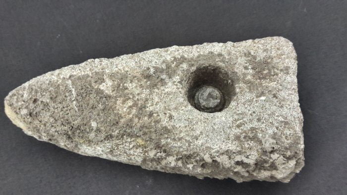 Prähistorisch, neolithischen Stein Kampf- / Zeremonialaxt mit gebohrtem Schaftloch - 10,5 x 4,5