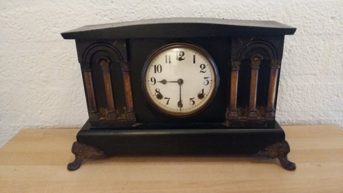 William L. Gilbert Clock Co. - 有柱子的美麗的煙囪時鐘 - 木