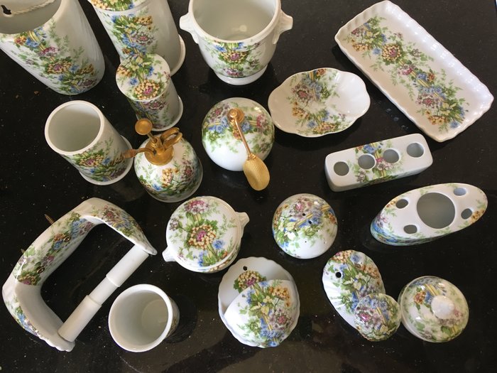  "Porcelaine de Paris" France - Sæt Badeværelse - 16 fine porcelæn objekter - Porcelæn