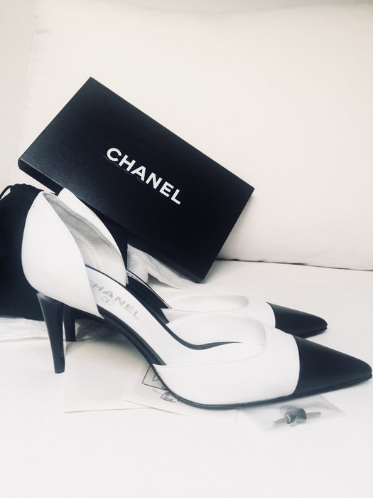 Chanel Elegant bicolor shoes - Catawiki