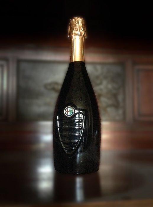Offizielle Design Flasche Wein - Alfa Romeo / Scrimaglio - 2012 (1 Objekte) 