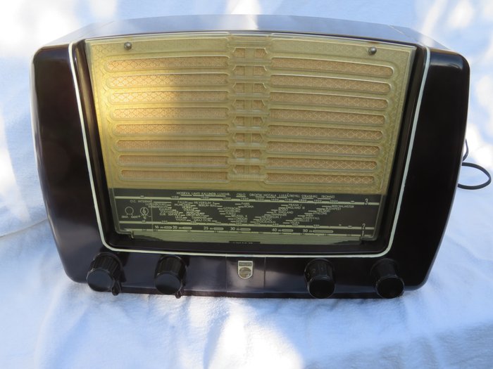 Radio Philips en mueble de baquelita, tipo BX 390 A, año…