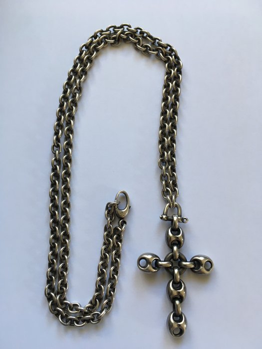 gucci chain cross