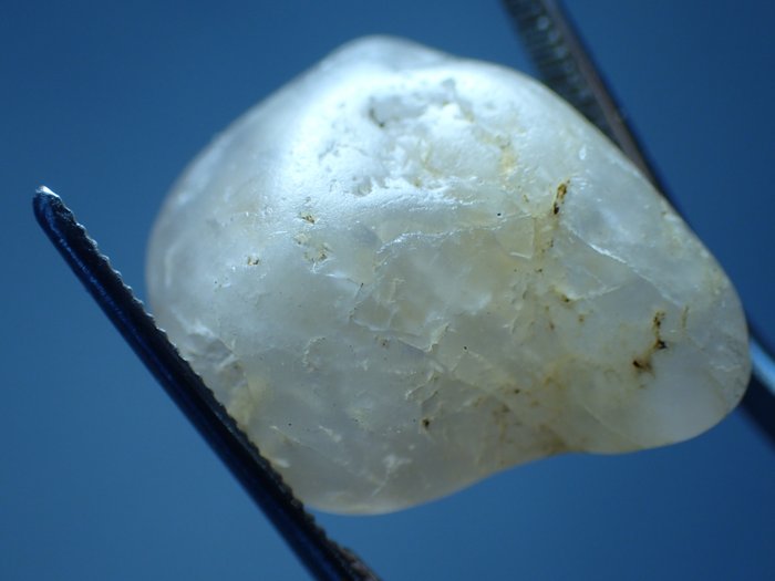 World rarest taaffeite crystal - 18.04x14.76x10.12mm - 22.10ct