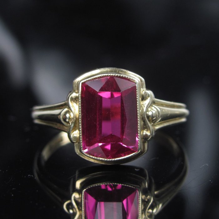 Antique 1930 gold 14 kt / 585 ring with Verneuil ruby - no reserve price