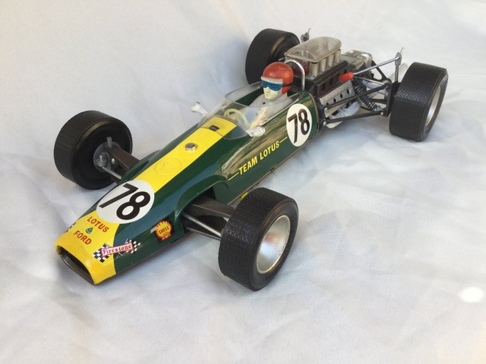 Yonezawa Ford Lotus Formula 1 Race Car Tin Toy Japan 40 cm Battery Operated