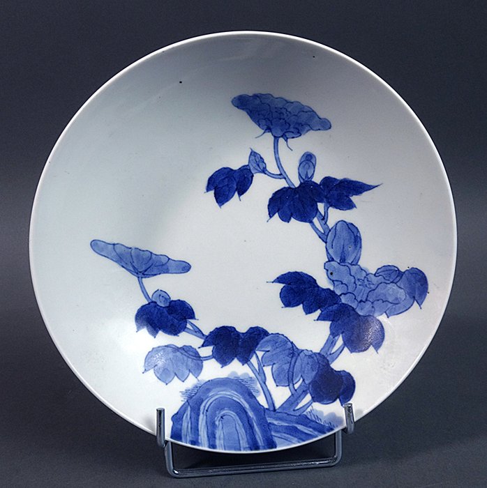 Very rare blue and white Nabeshima porcelain bowl on stand – Japan –  
Early 18th century (Edo period)