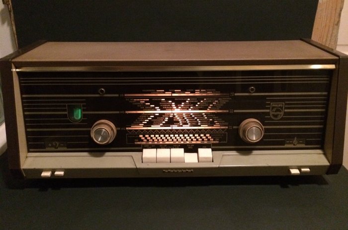 Philips Tube Radio B4X02A (1960/1961)