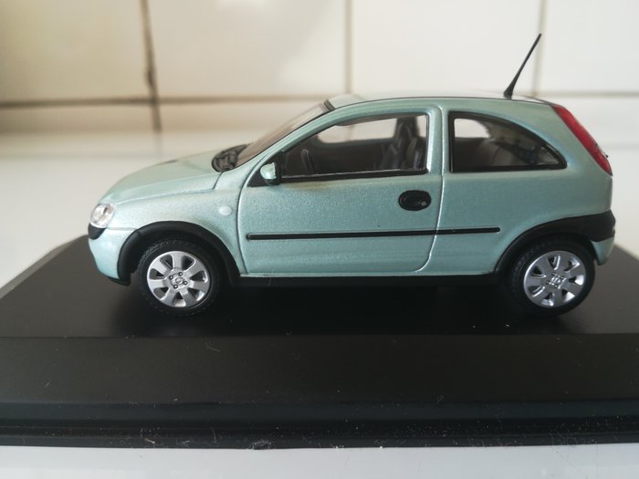 MiniChamps - 1:43 - Opel Corsa C - verde chiaro