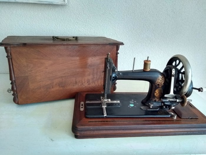 Gebruder Kayser sewing machine, Kaiserslautern, Germany, approx. 1900