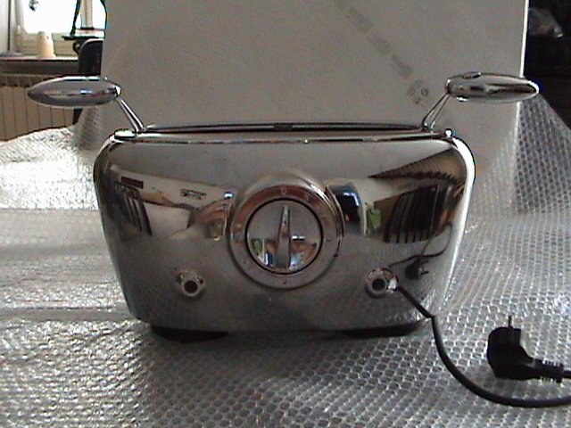 luca trazzi - viceversa - toaster - single of 1 - aluminum / plastic