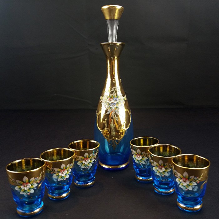 'Tre Fuochi' - Antique service consisting of 6 glasses + bottle with stopper in enamel and gold