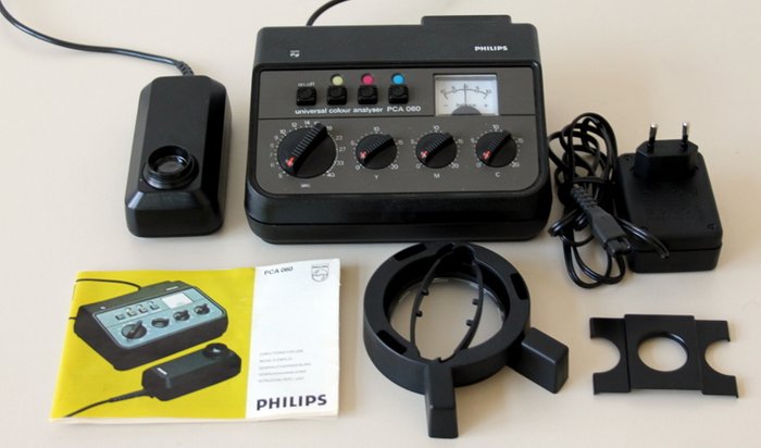 Raro Philips PCA 060 universal colour analyser esposimetro dark + libretto istruzioni