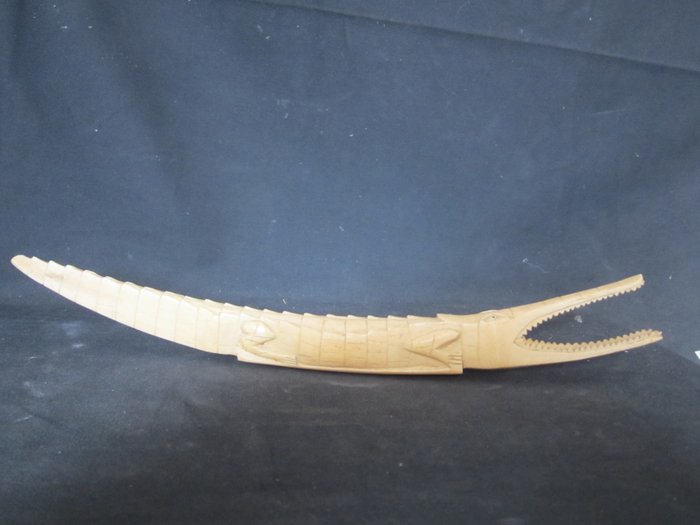非洲象牙雕刻成鱷魚， 具有鑑定證書（Heukelom 2017） - Loxodanta africana - 48.5cm