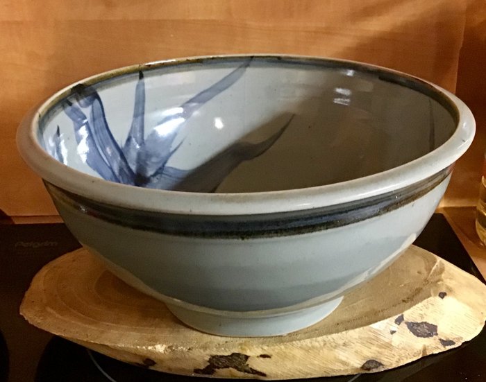 Erik du Chatenier Basalt - Large bowl with fish depictions